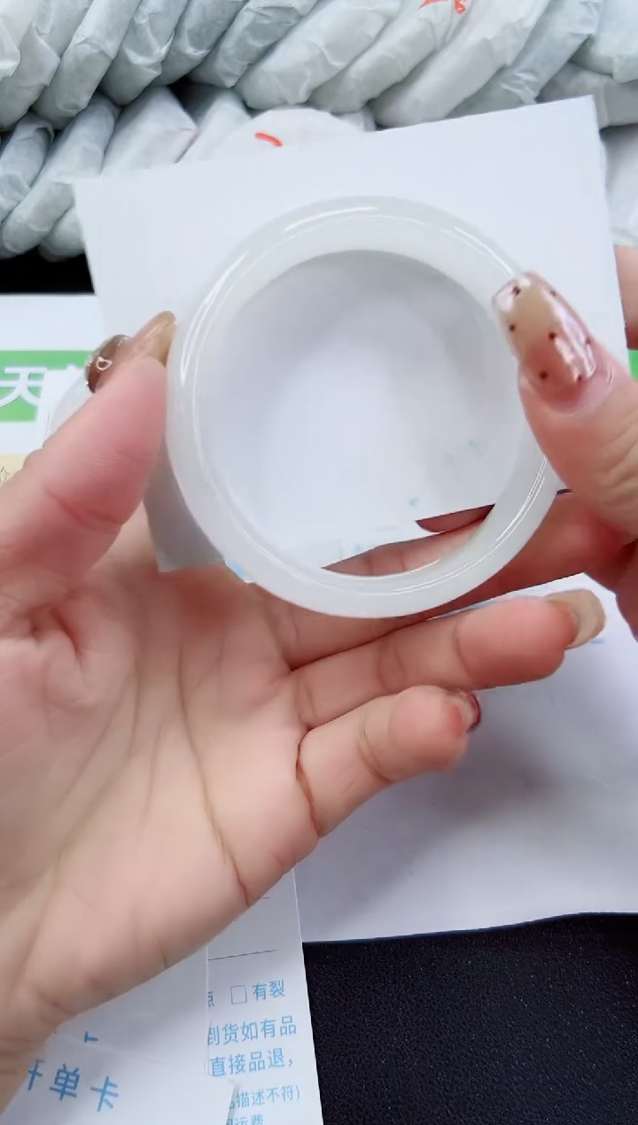 【闪购商品】石英质玉手镯未镶嵌304