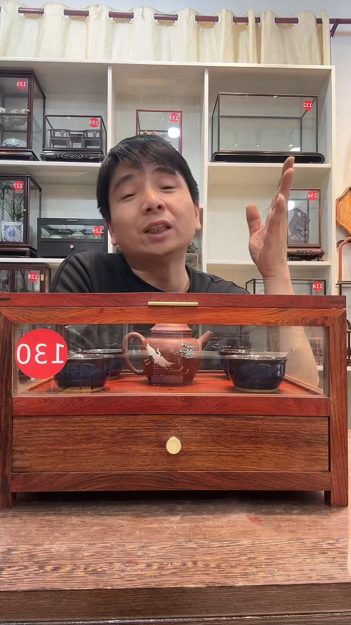 【闪购商品】红酸枝木类木艺玻璃柜130