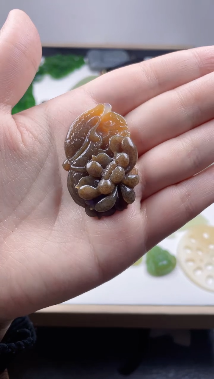 颈饰未镶嵌和田玉糖荷花