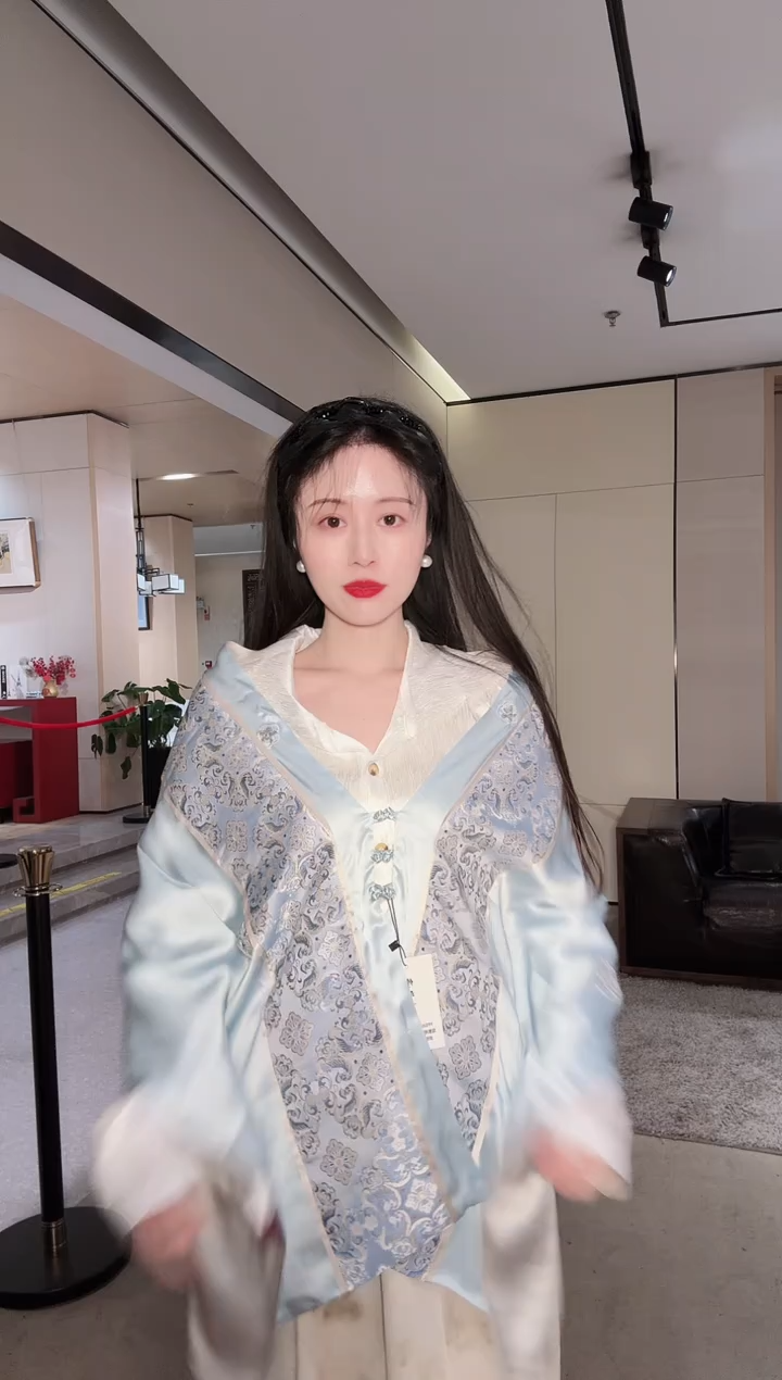 马*锡双影相伴（星蓝） 织锦刺绣披肩