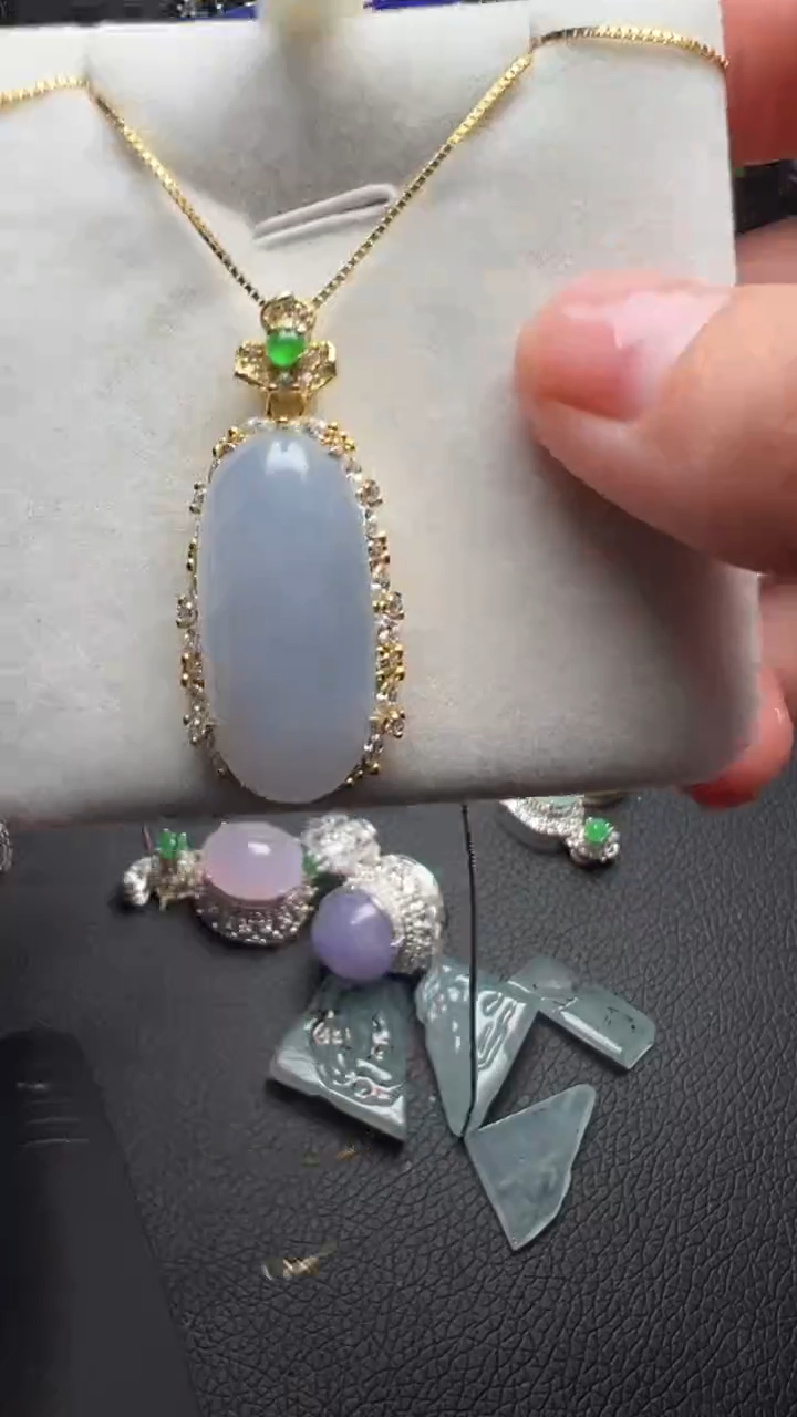 颈饰未镶嵌翡翠茄紫翡翠挂坠