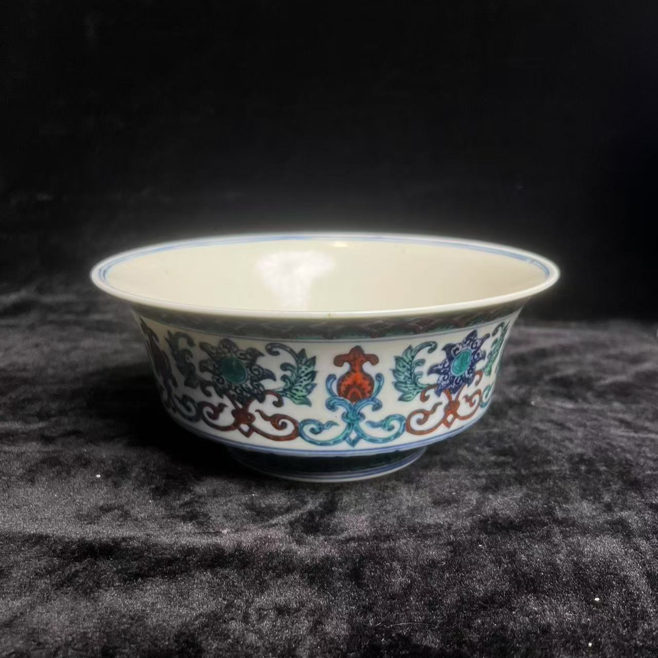 清代斗彩花卉纹碗