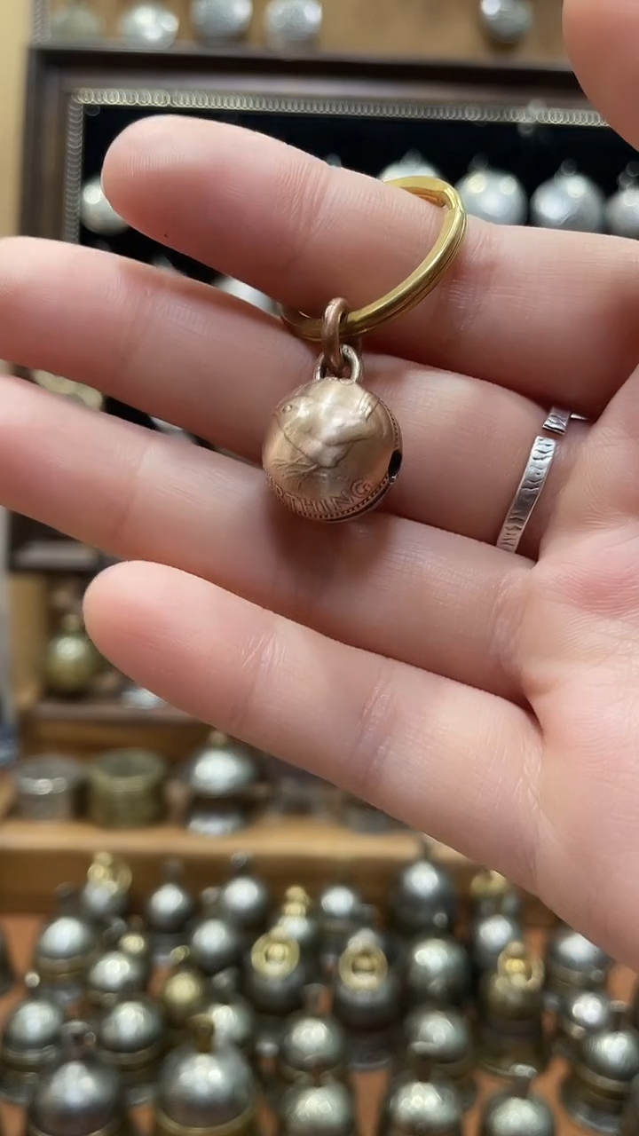 读**窗英国鹪鹩小鸟圆铃铛