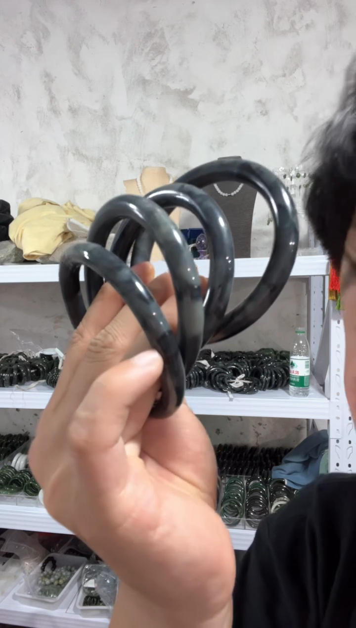 和田玉手镯未镶嵌青花手镯多样性拍一发一（52到65圈口）