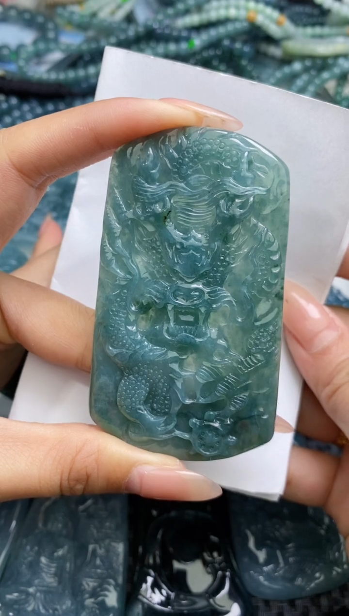 【闪购商品】翡翠颈饰未镶嵌           