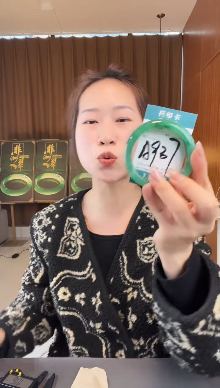 【闪购商品】石英质玉手镯未镶嵌非洲翠