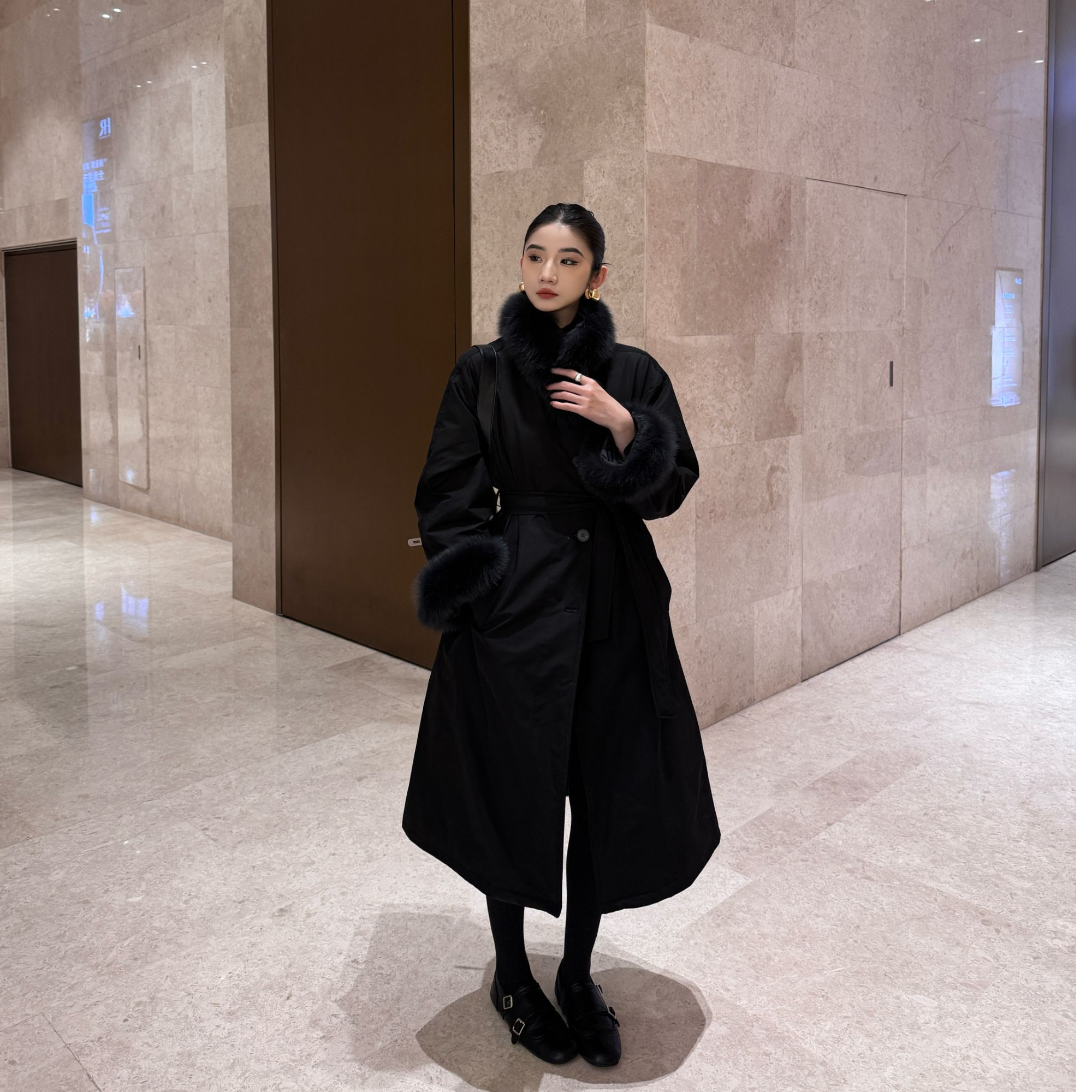 【XUE-XUE】2025真狐狸毛风衣款鹅绒服高端气质过年战袍