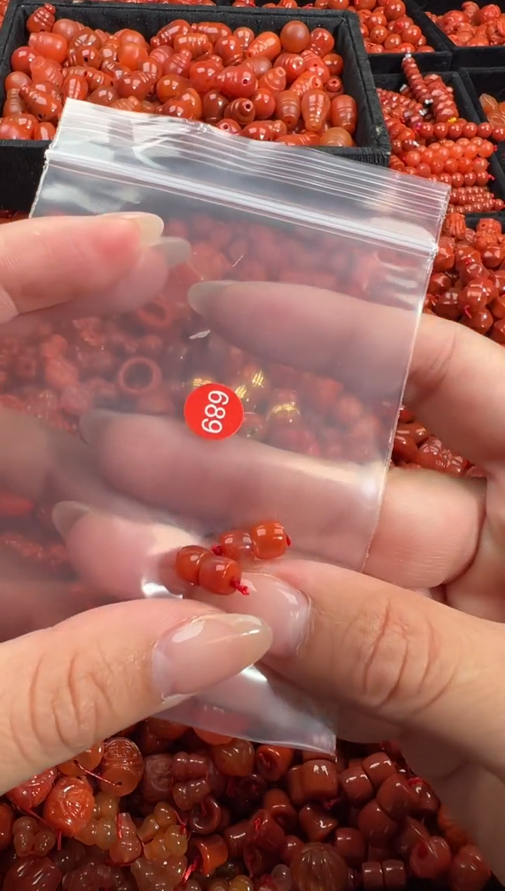 南红玛瑙未镶嵌颈饰1