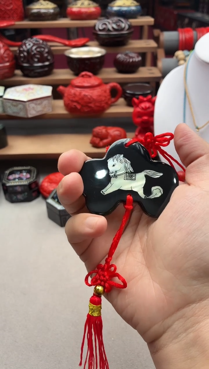 扬州漆器平磨马挂件