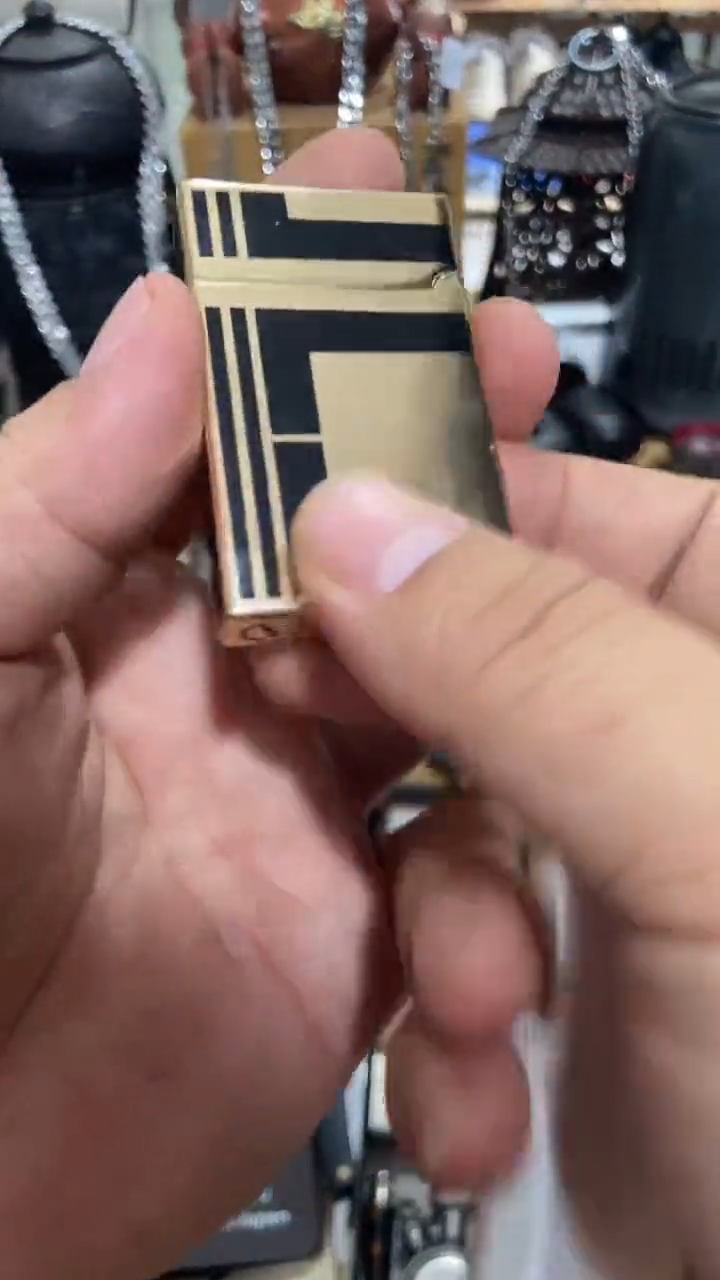 瓷片闪购商品  如图所示