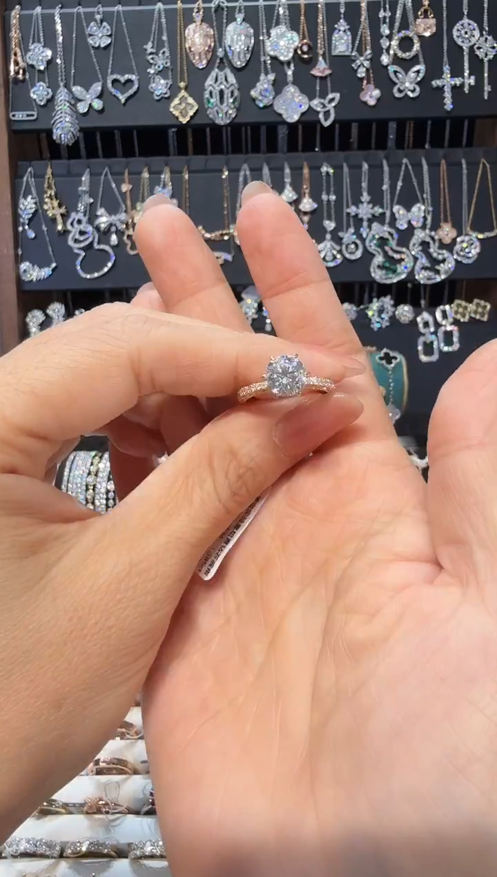 18K金镶嵌实验室培育钻石戒指