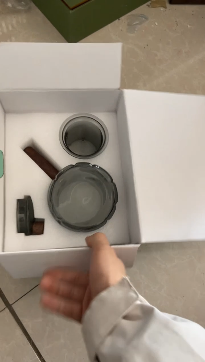 无运费险有瑕疵的摄影的产品有使用过的痕迹有点脏介意勿拍