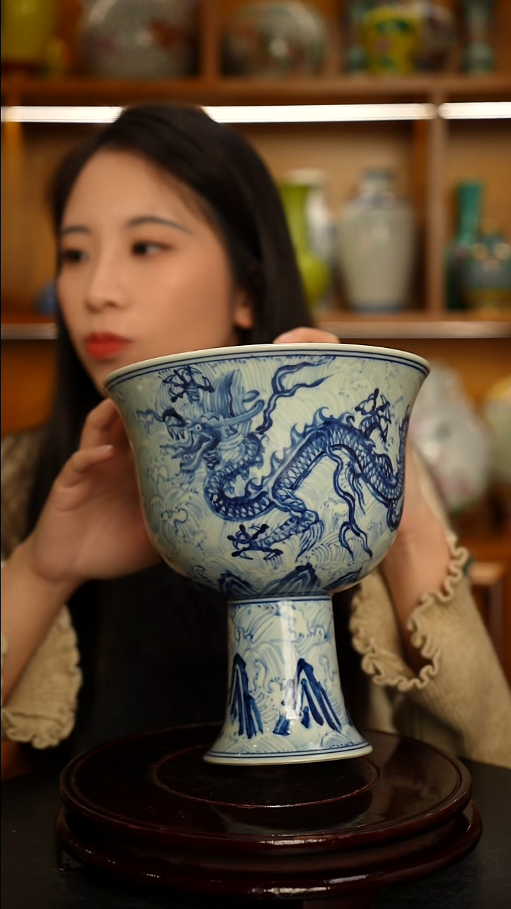 其他瓷青花龙纹高足杯