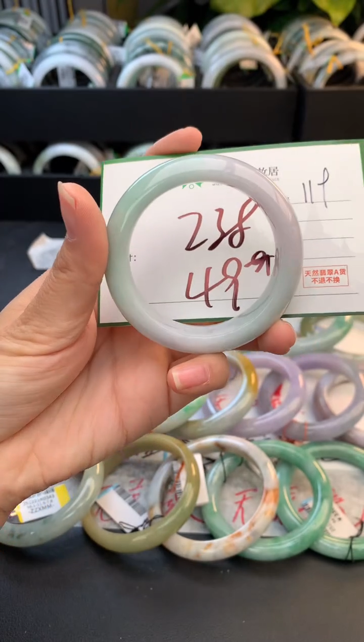 未镶嵌定制翡翠缘毛货需精细抛光+多人