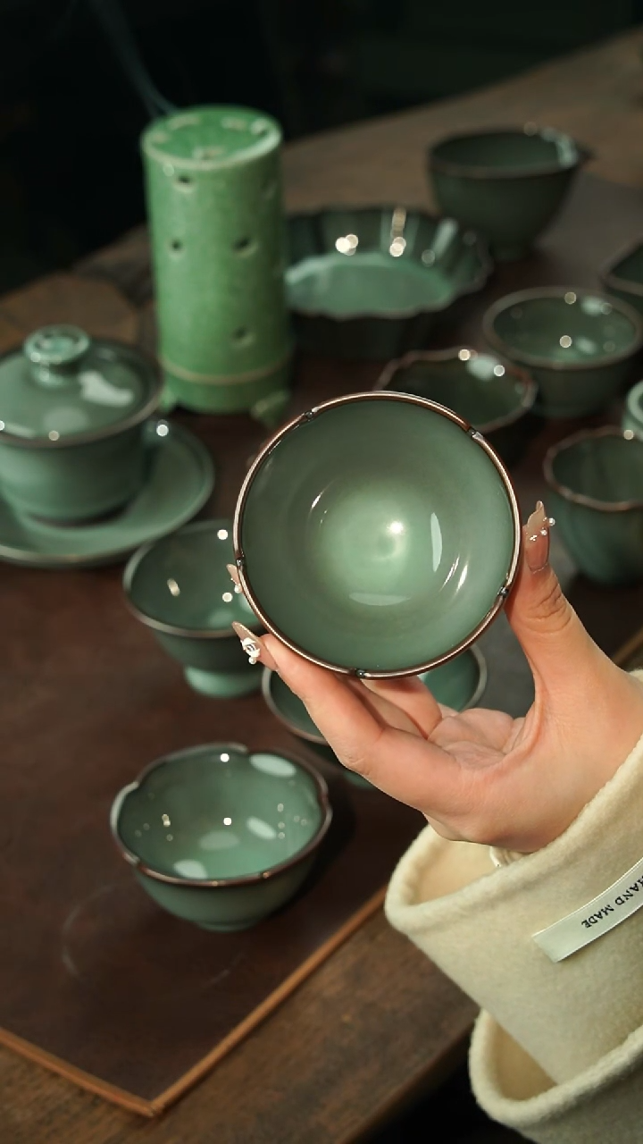 【闪购商品】瓷片郑原斌 黑美人 葵口杯