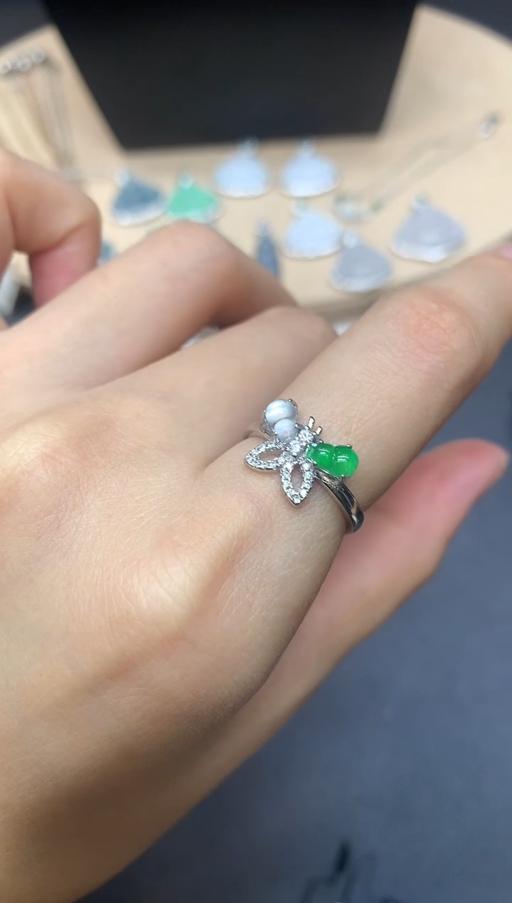 【闪购商品】翡翠戒指银S925镶嵌葫芦【无服务费】