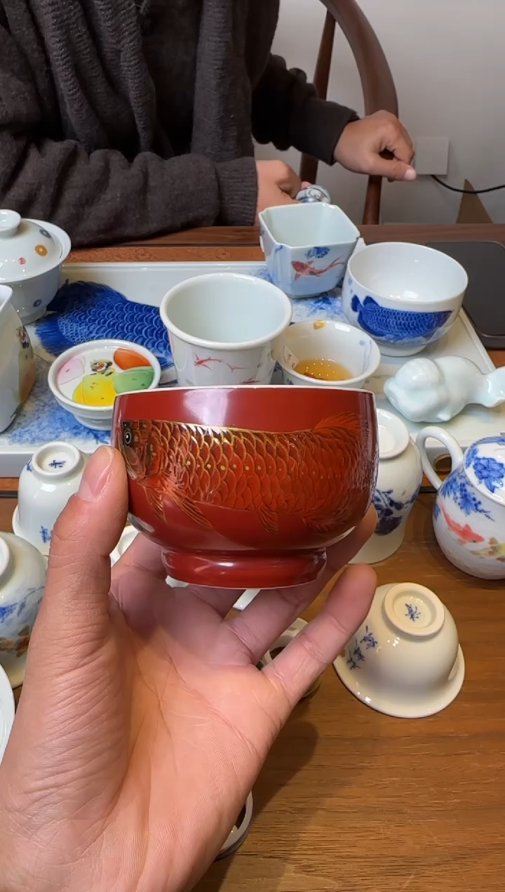 "****"朱清 故宫红日进斗金龙鱼高足圆融杯