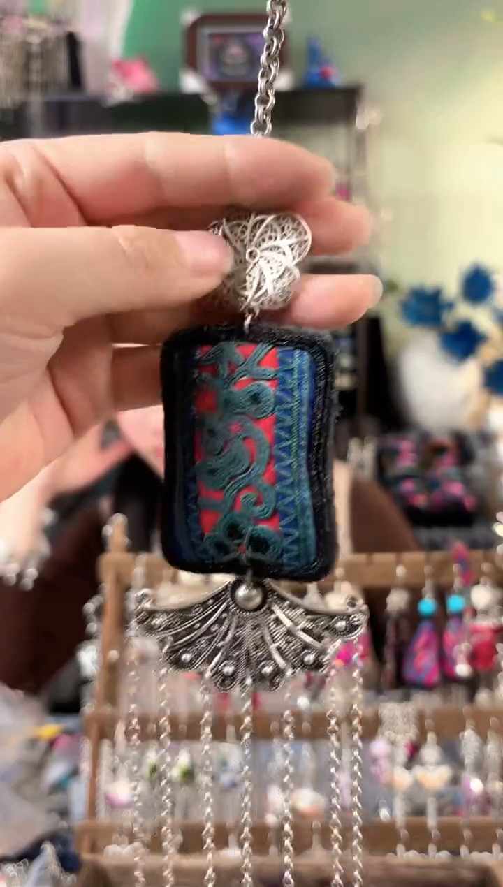 彩云南阁非遗老绣饰品646*福利