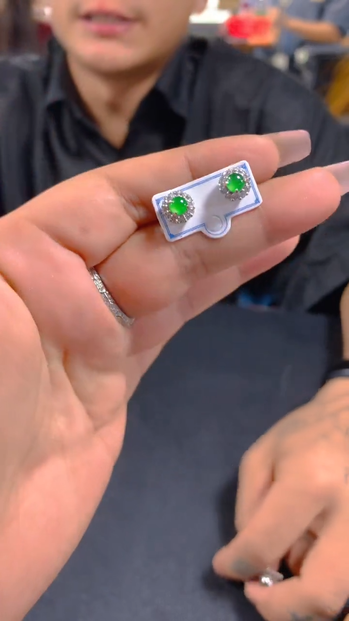 【闪购商品】翡翠耳饰未镶嵌0263416024多样性发其一