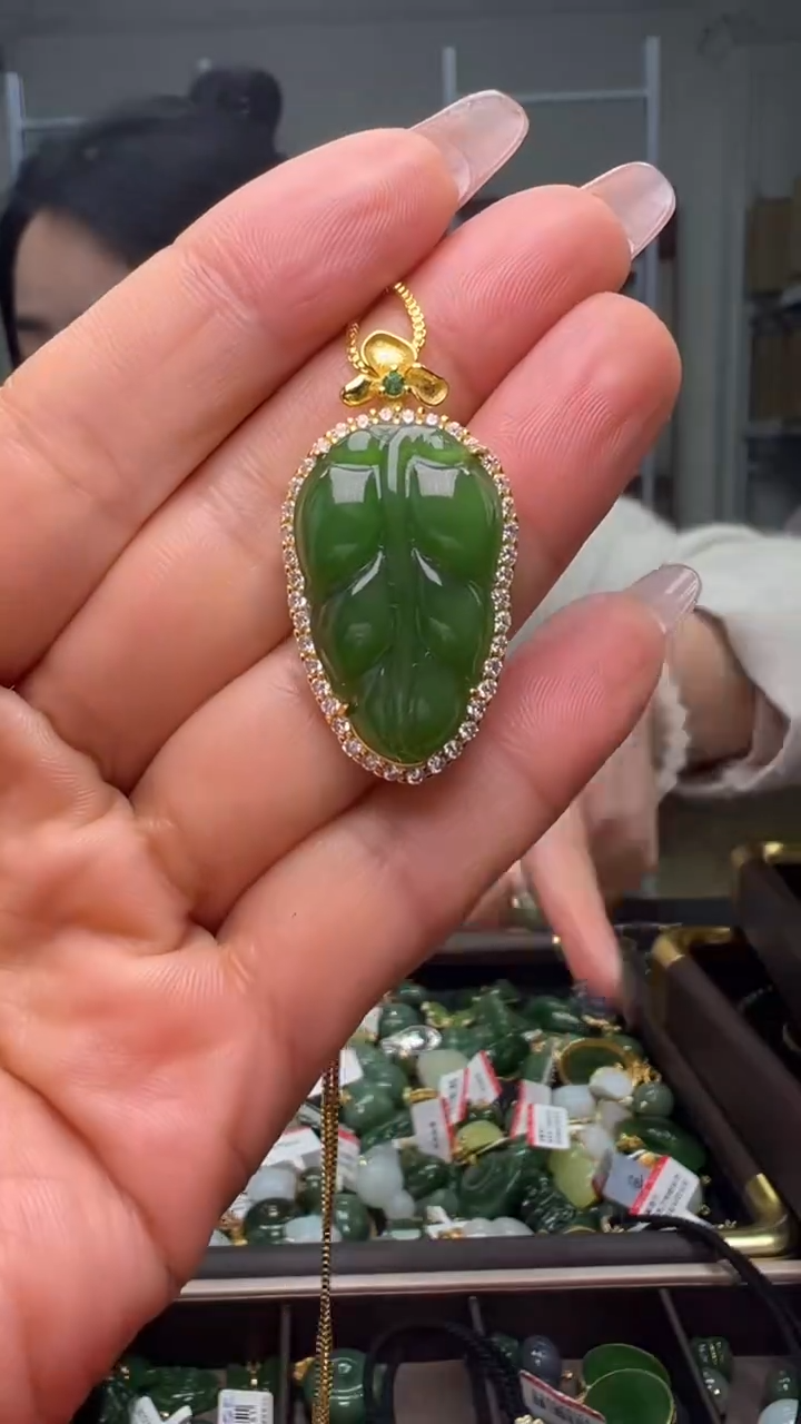 颈饰银S925镶嵌和田玉（多样性发货.发其一)1.02.11