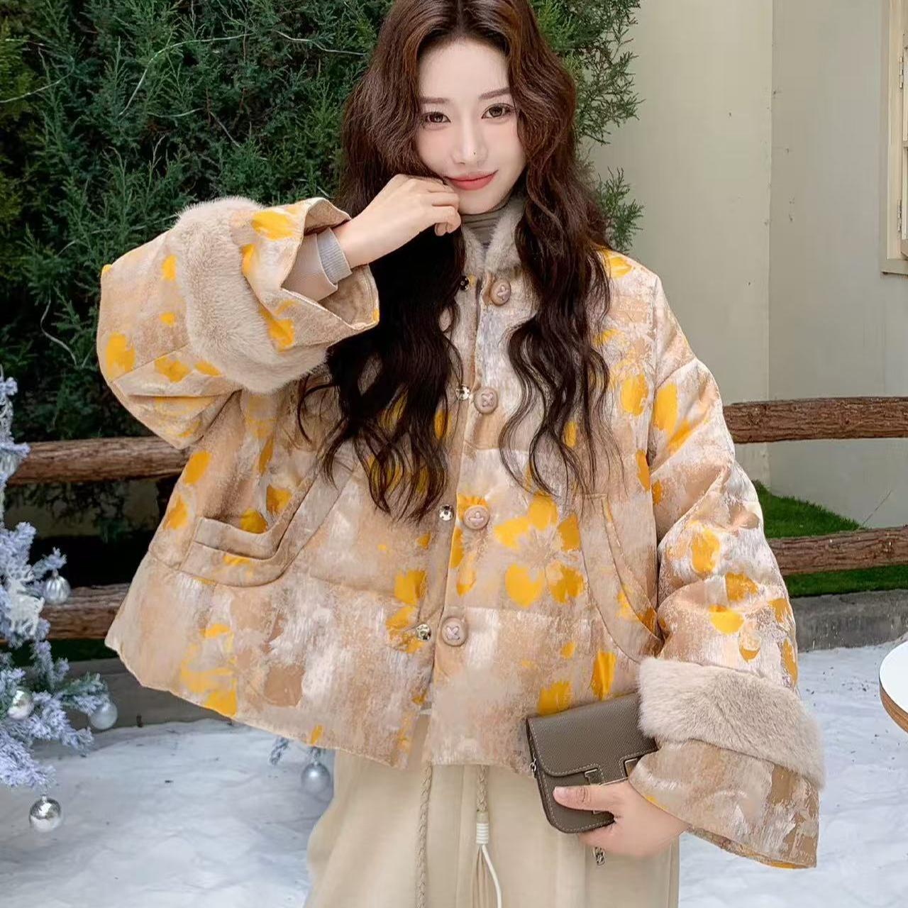 03264   张十柒  提花毛绒拼接羽绒服