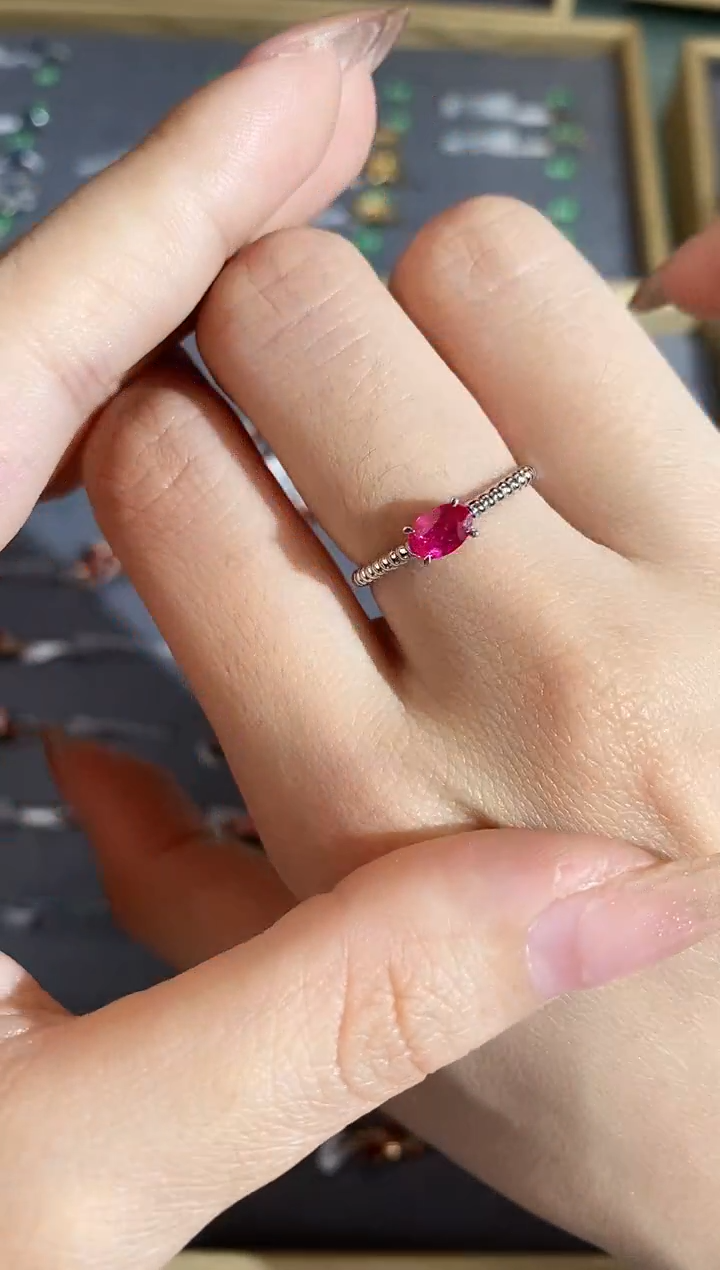 【闪购商品】红宝石戒指18K金镶嵌戒指