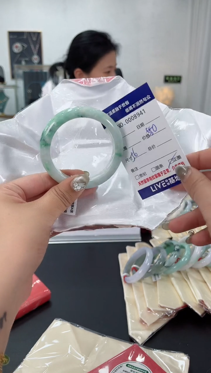 【闪购商品】翡翠手镯未镶嵌天然翡翠A货