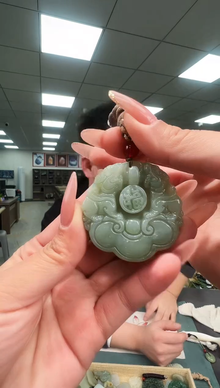 未镶嵌和田玉挂件b28