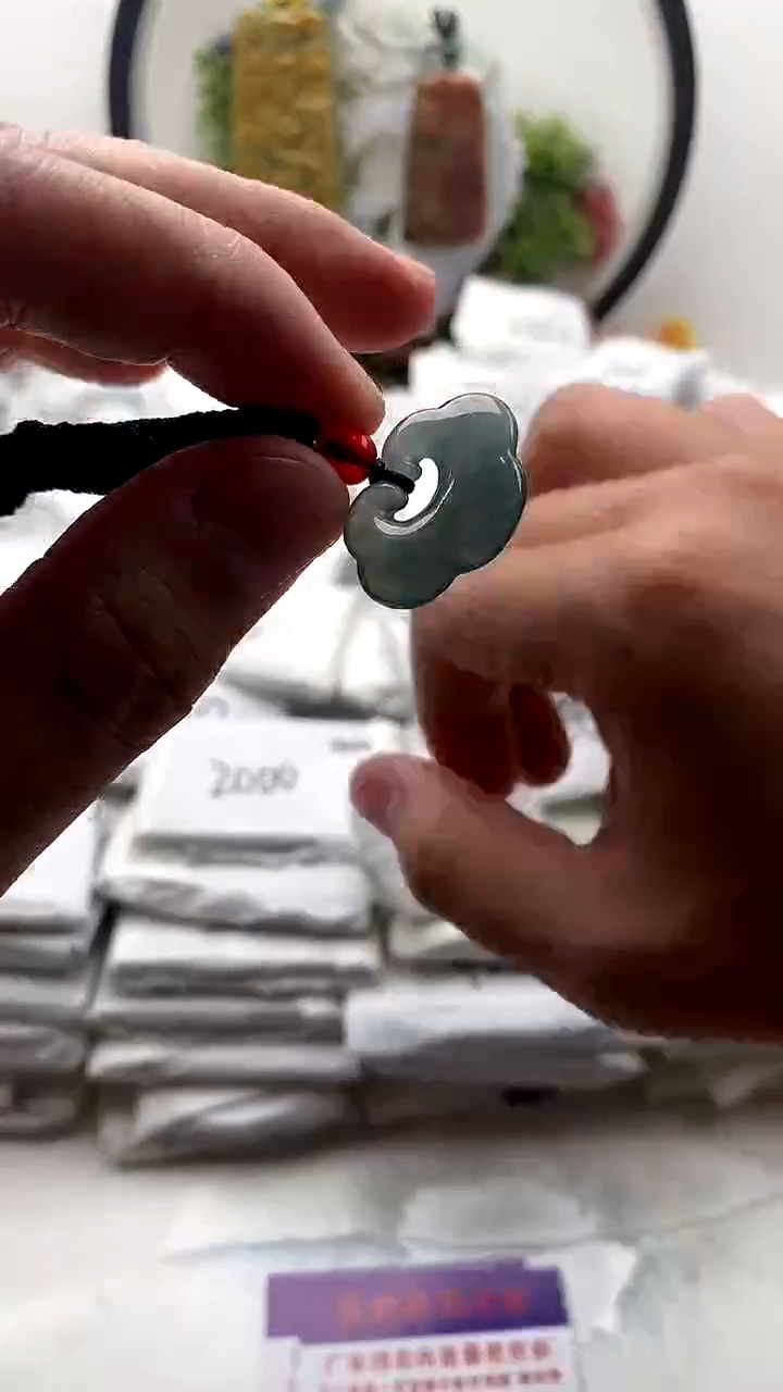 颈饰未镶嵌翡翠如意锁