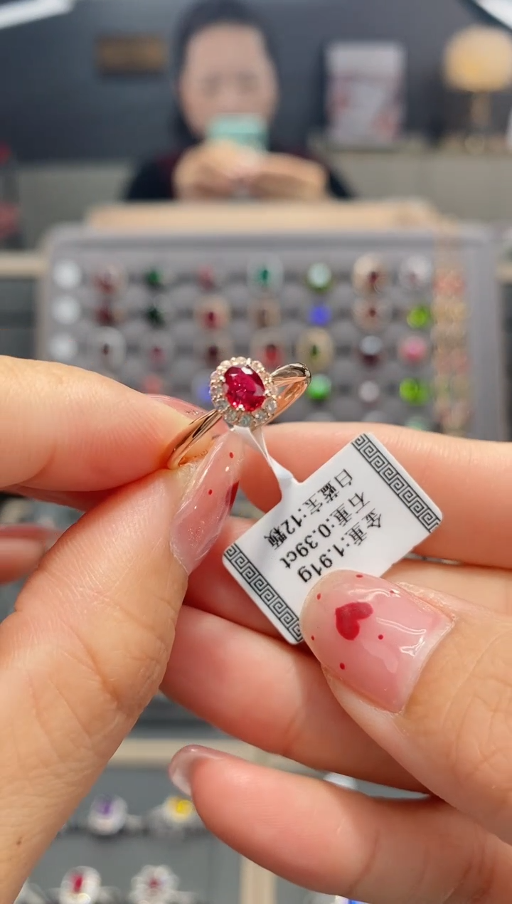 【闪购商品】红宝石戒指18K金镶嵌0.39 配白蓝宝 