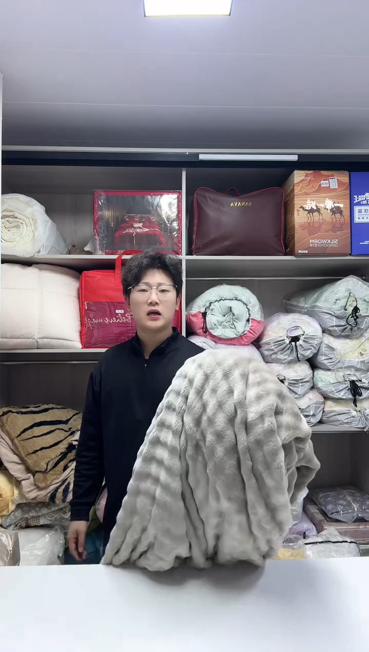 羊羔毛咖色托卡斯兔绒毛毯