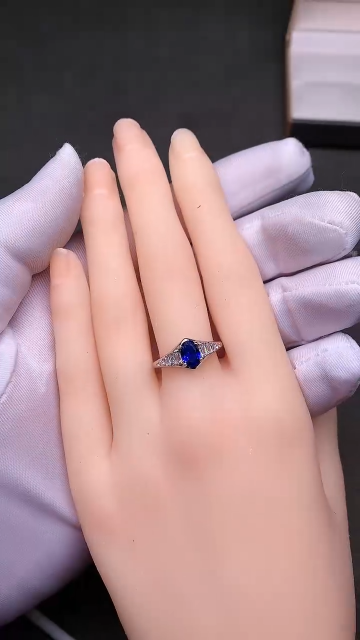 【闪购商品】蓝宝石戒指银S925镶嵌......