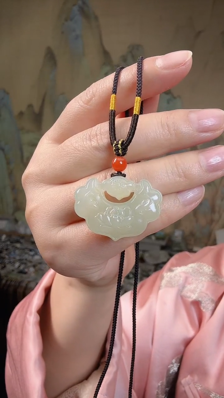 颈饰未镶嵌和田玉.