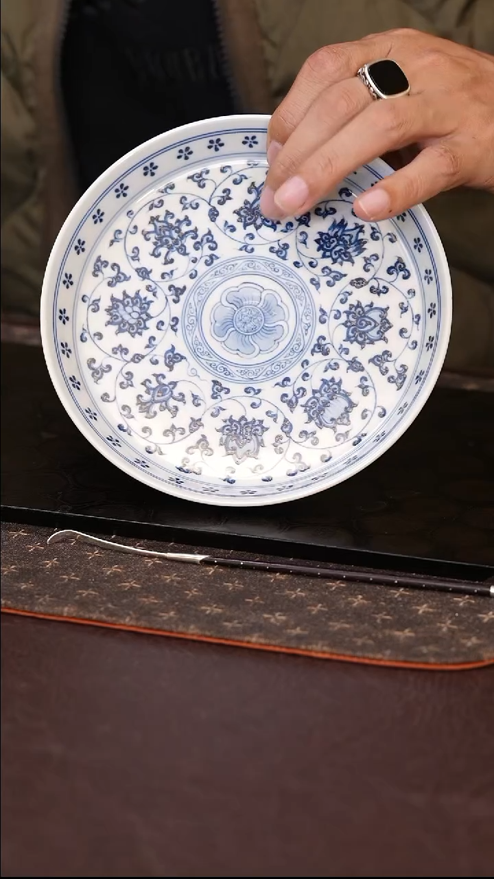 青山-青花缠枝莲壶承