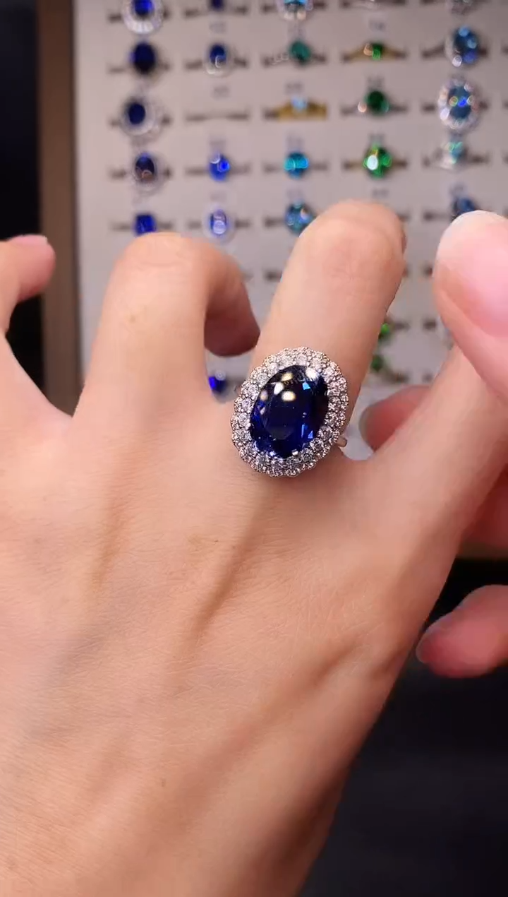 20克拉蓝宝石（处理）欧美风戒指