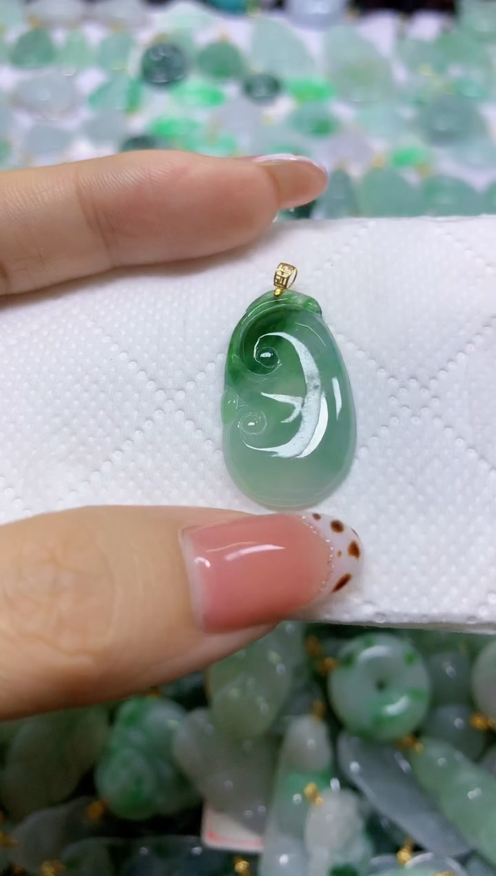 颈饰18K金镶嵌翡翠天然翡翠A货
