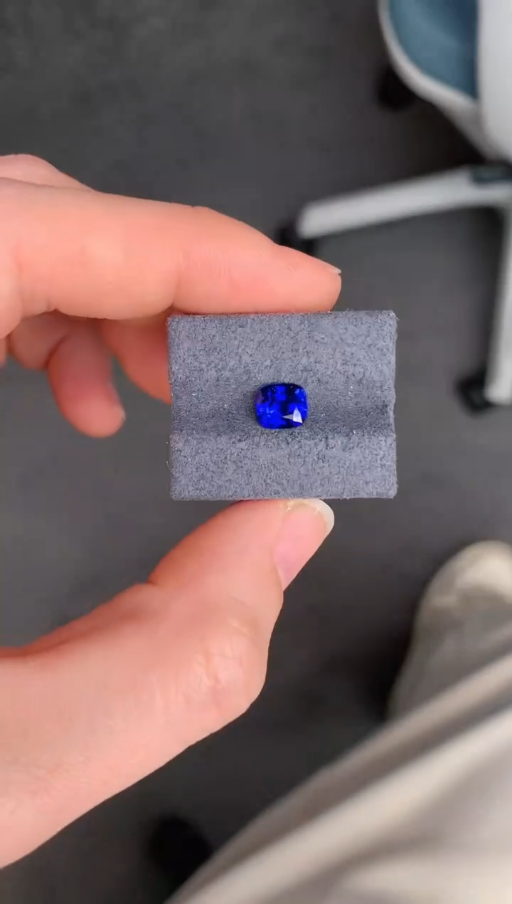 【闪购商品】蓝宝石裸石未镶嵌1.3ct皇家蓝