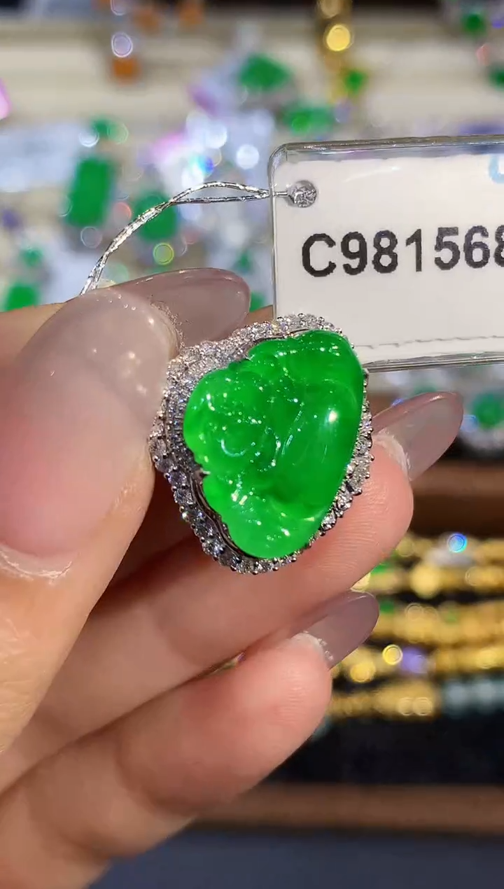 吊坠(不含链)18K金镶嵌翡翠多样性发其一