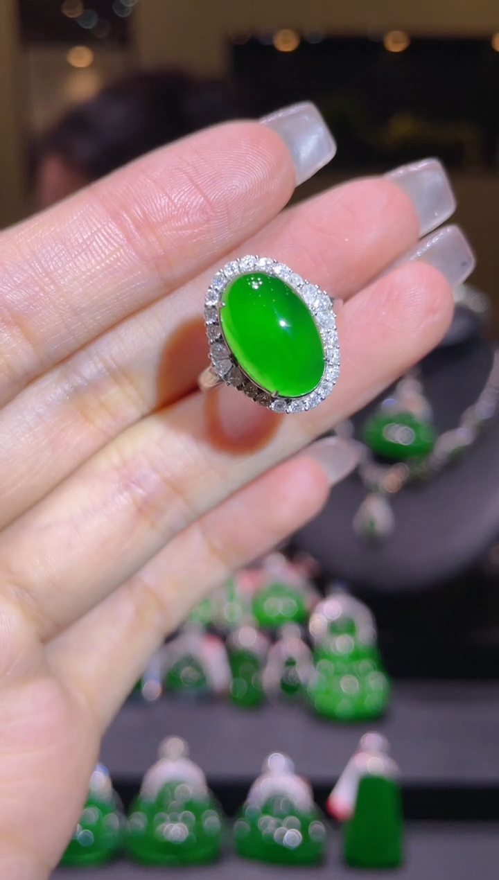 【闪购商品】翡翠吊坠(不含链)18K金镶嵌A30