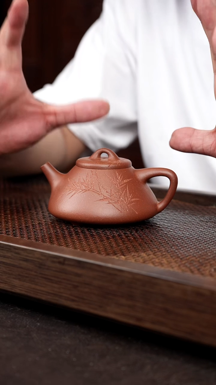 茶壶紫砂红降坡刻竹子冶
