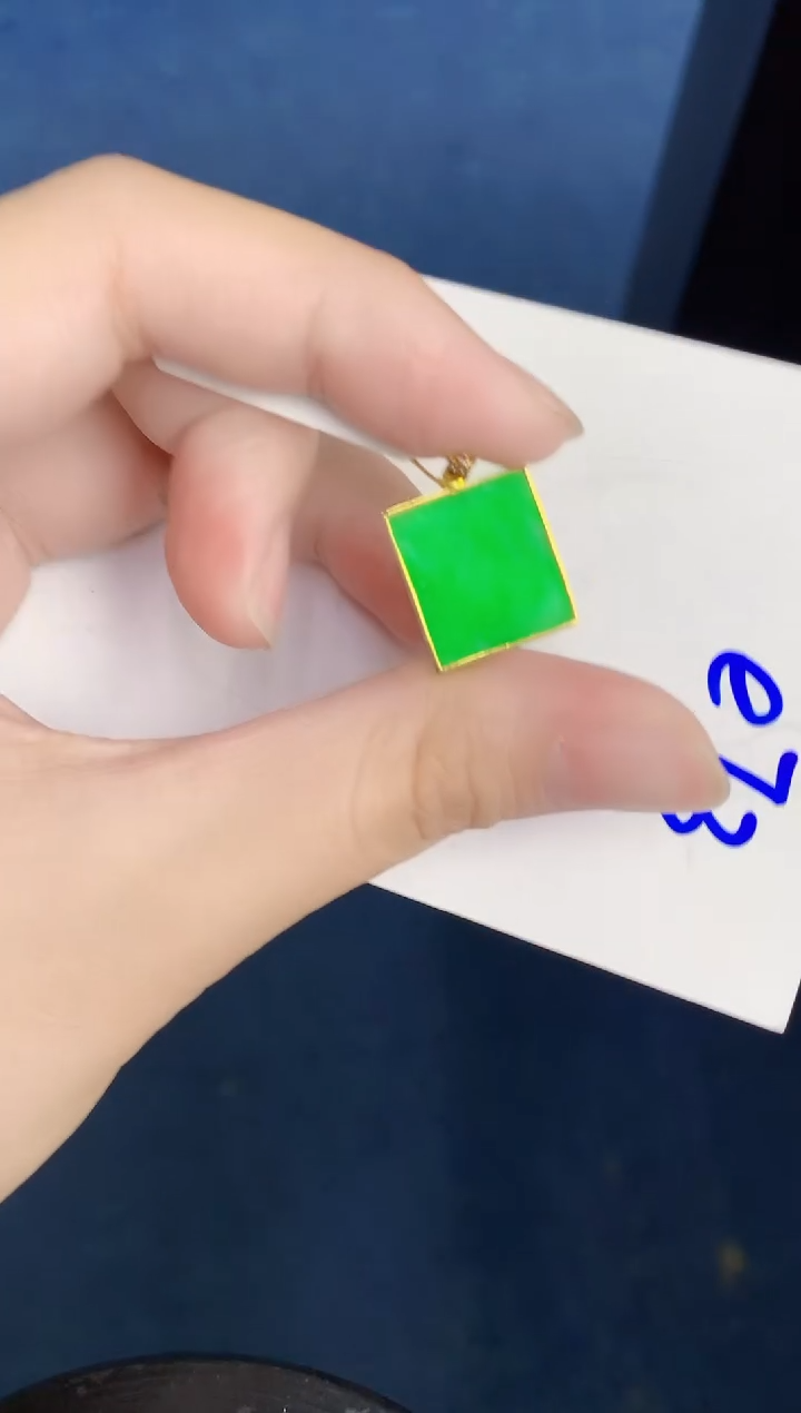 翡翠18K金镶嵌颈饰000000000