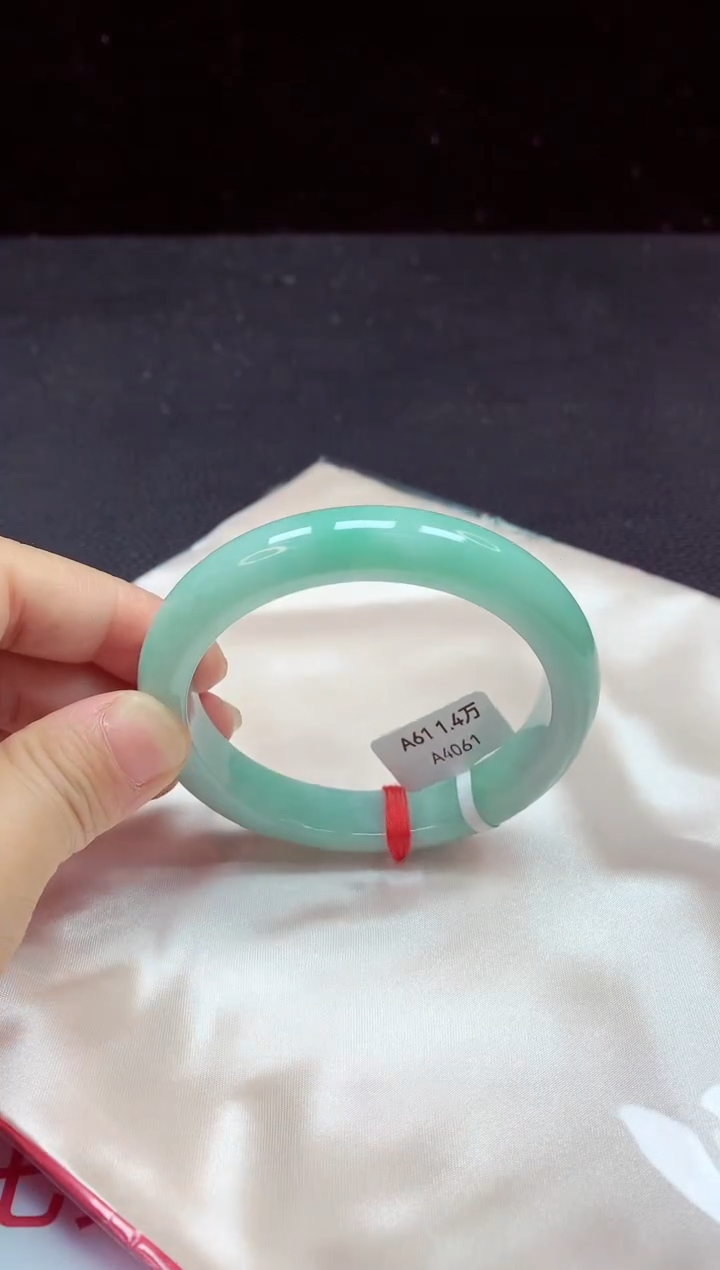 【闪购商品】翡翠手镯未镶嵌镯子61+