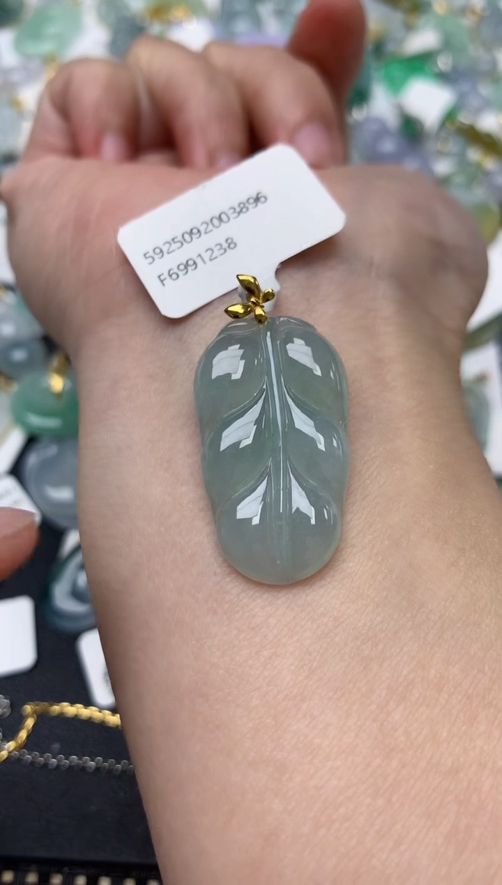 颈饰18K金镶嵌翡翠天然缅甸A货翡翠