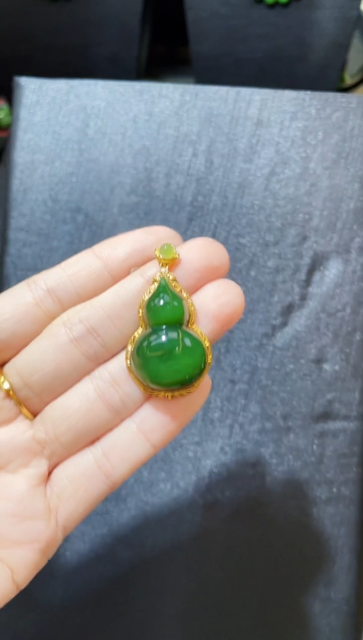 吊坠(赠链)18K金镶嵌和田玉多样性发一