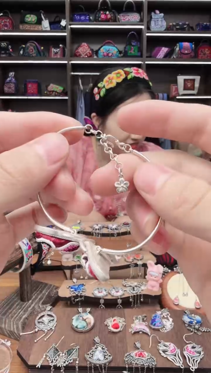 织绣101蒙阿苏苗绣传承旗舰店