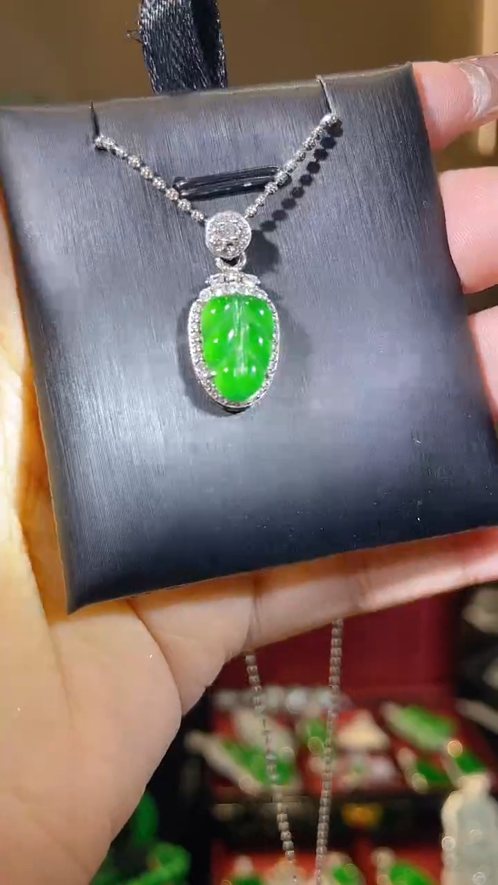 【闪购商品】翡翠吊坠(不含链)银S925镶嵌天然翡翠A货