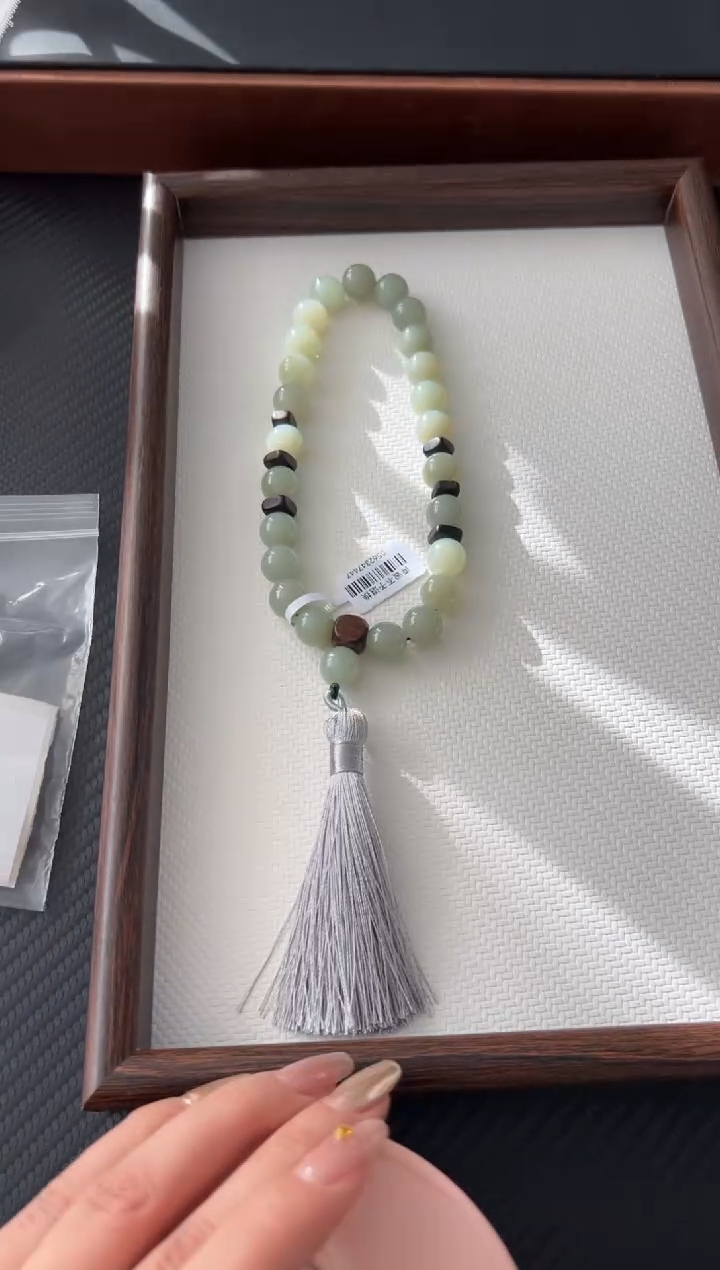 未镶嵌手串和田玉且末微色差近矿卡12手持