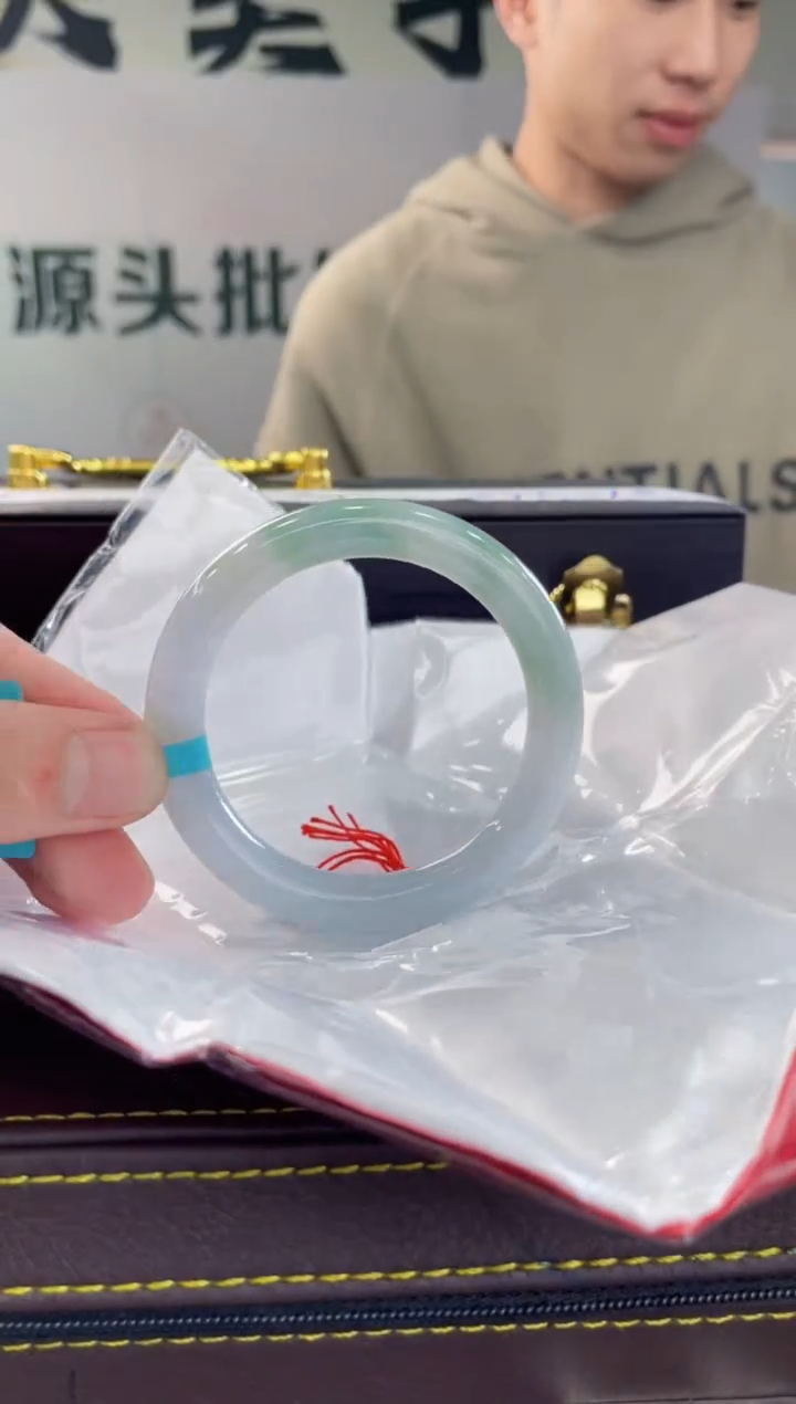 【闪购商品】翡翠手镯未镶嵌手镯