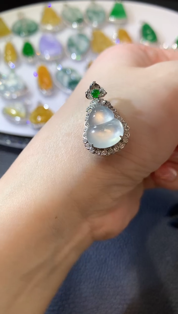 【闪购商品】翡翠吊坠(不含链)18K金镶嵌C5 