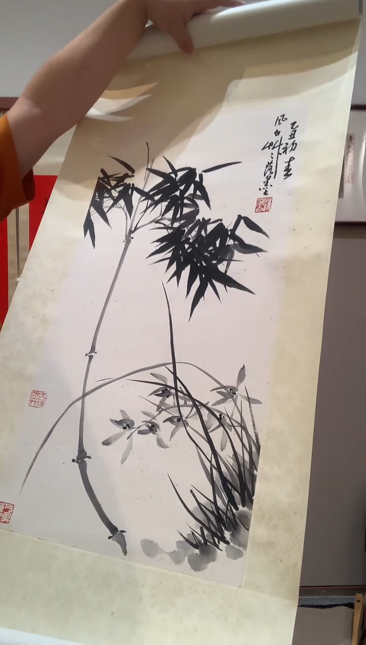 国画我****名J蒋老师国画卷轴一件 墨竹兰花